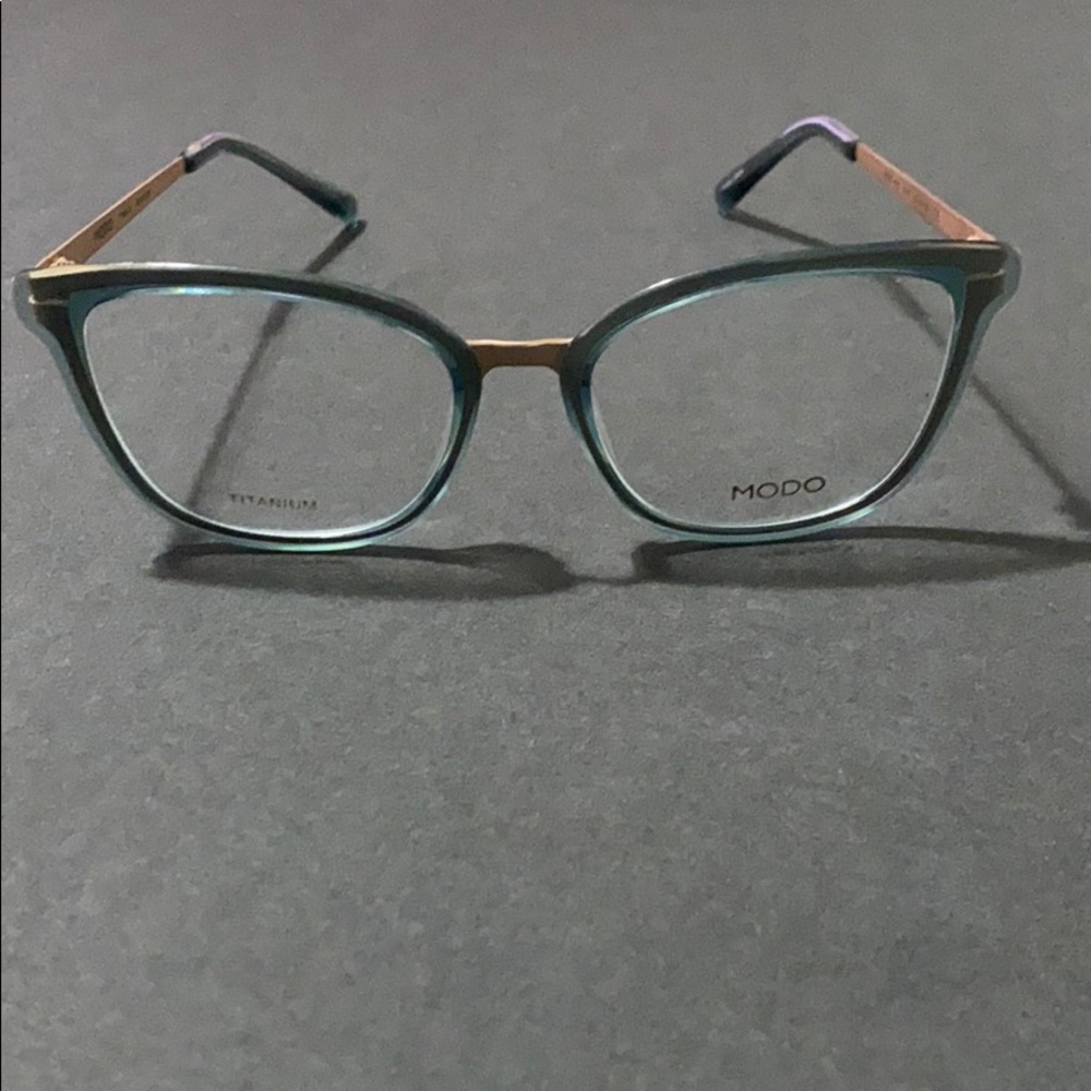 MODO 4536 GRN/Pale Gold